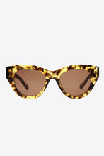 Load image into Gallery viewer, Tortoiseshell Polycarbonate Wayfarer Sunglasses
