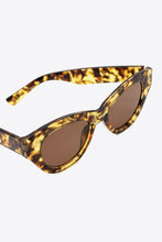 Load image into Gallery viewer, Tortoiseshell Polycarbonate Wayfarer Sunglasses