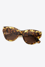 Load image into Gallery viewer, Tortoiseshell Polycarbonate Wayfarer Sunglasses