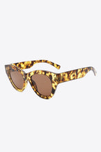 Load image into Gallery viewer, Tortoiseshell Polycarbonate Wayfarer Sunglasses